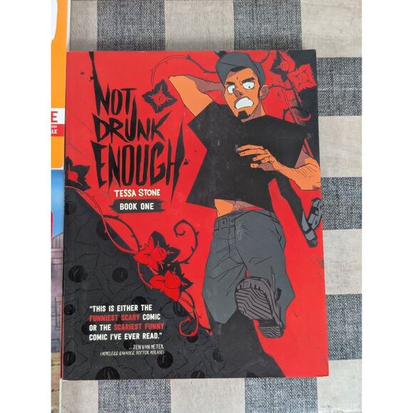 Mixed Lot of 5 Graphic Novels / Comic Books - Picture 4 of 8